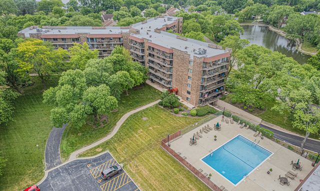 35 S Baybrook Drive 610, Palatine, IL 60074