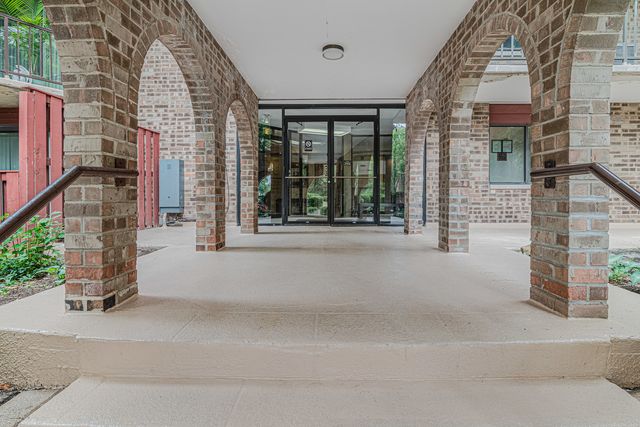 35 S Baybrook Drive 610, Palatine, IL 60074