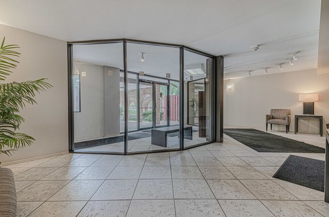 35 S Baybrook Drive 610, Palatine, IL 60074