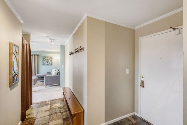 35 S Baybrook Drive 610, Palatine, IL 60074