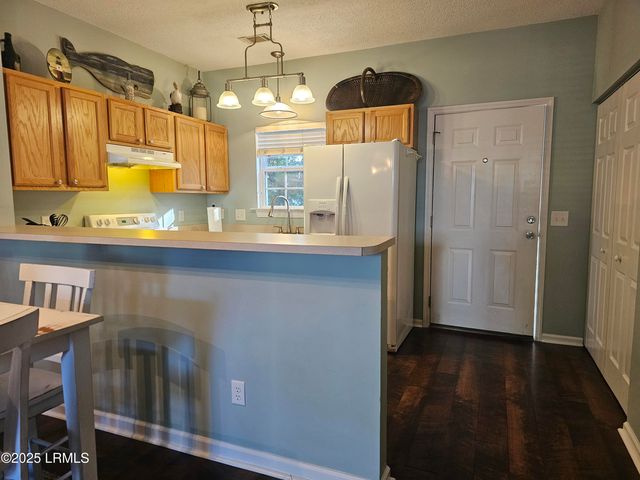 1105 13th St Apt E, Port Royal, SC 29935