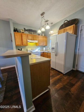 1105 13th St Apt E, Port Royal, SC 29935