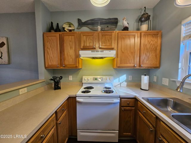 1105 13th St Apt E, Port Royal, SC 29935