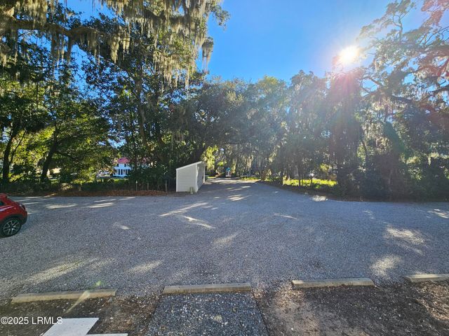 1105 13th St Apt E, Port Royal, SC 29935