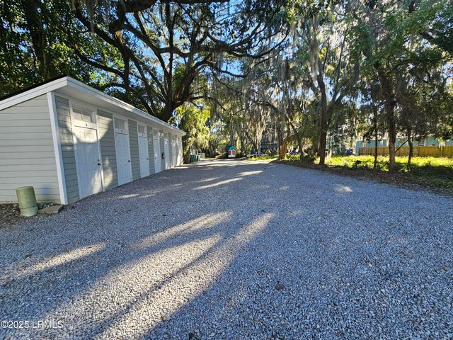 1105 13th St Apt E, Port Royal, SC 29935