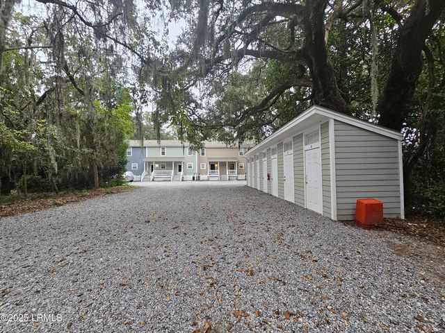 1105 13th St Apt E, Port Royal, SC 29935