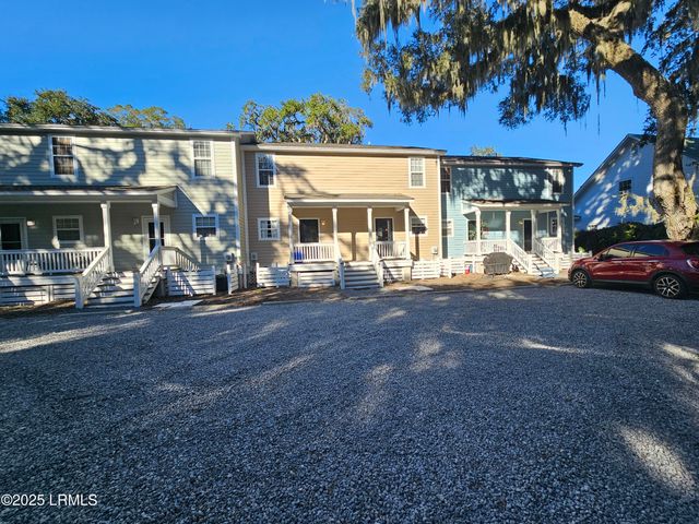 1105 13th St Apt E, Port Royal, SC 29935