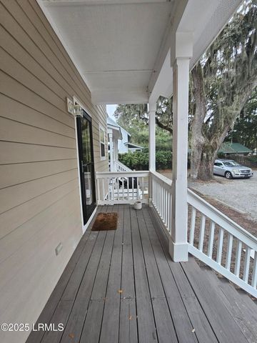 1105 13th St Apt E, Port Royal, SC 29935