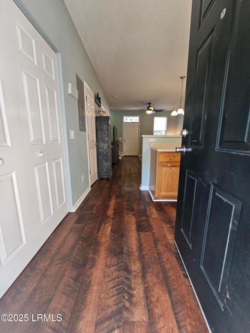 1105 13th St Apt E, Port Royal, SC 29935