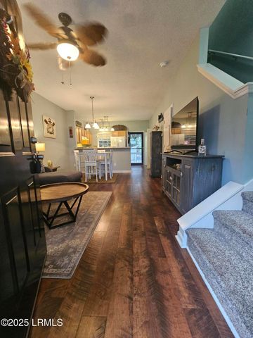 1105 13th St Apt E, Port Royal, SC 29935