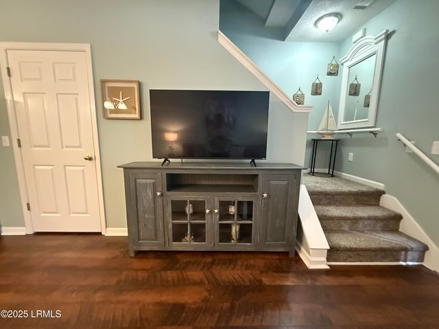 1105 13th St Apt E, Port Royal, SC 29935