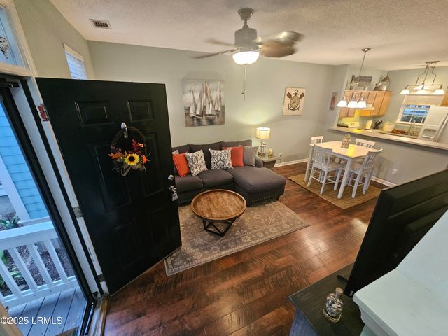 1105 13th St Apt E, Port Royal, SC 29935