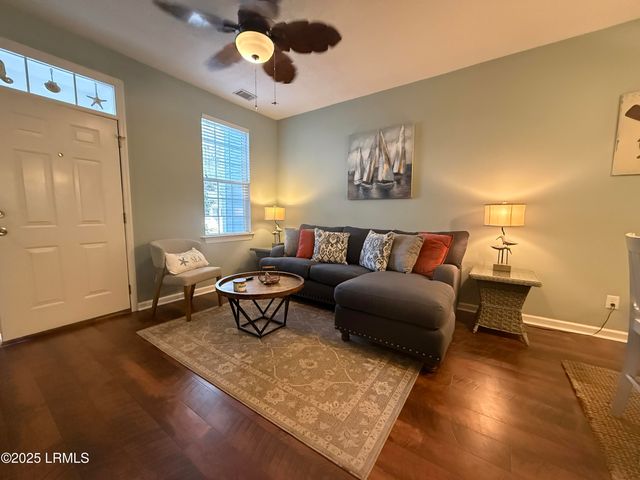 1105 13th St Apt E, Port Royal, SC 29935