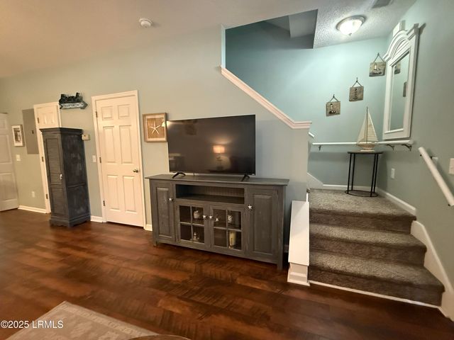 1105 13th St Apt E, Port Royal, SC 29935