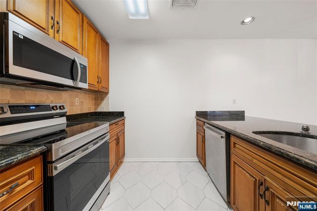 364 Palisade Avenue 5B, Cliffside Park, NJ 07010