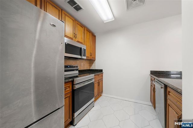 364 Palisade Avenue 5B, Cliffside Park, NJ 07010