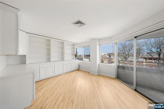 364 Palisade Avenue 5B, Cliffside Park, NJ 07010