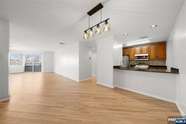 364 Palisade Avenue 5B, Cliffside Park, NJ 07010