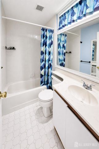 903 Woodhaven Drive, Edison, NJ 08817