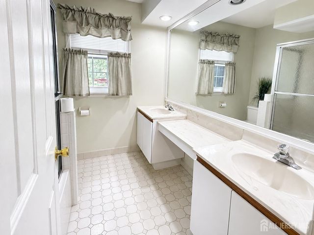 903 Woodhaven Drive, Edison, NJ 08817