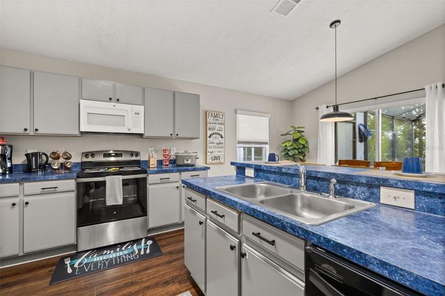 425 CASTLEMAIN CIRCLE, Davenport, FL 33897