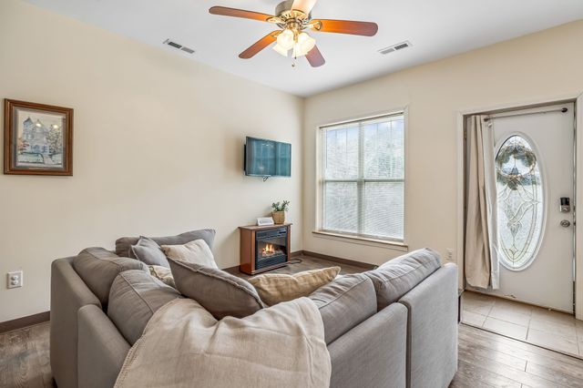 18 York Ln, Elmwood, TN 38560