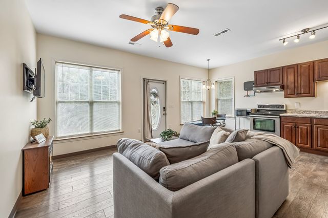 18 York Ln, Elmwood, TN 38560