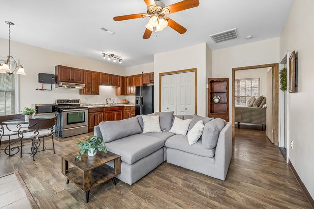 18 York Ln, Elmwood, TN 38560