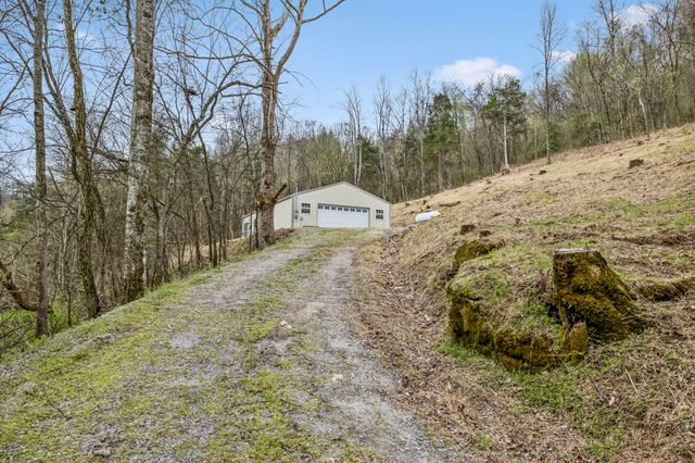 18 York Ln, Elmwood, TN 38560