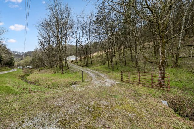 18 York Ln, Elmwood, TN 38560