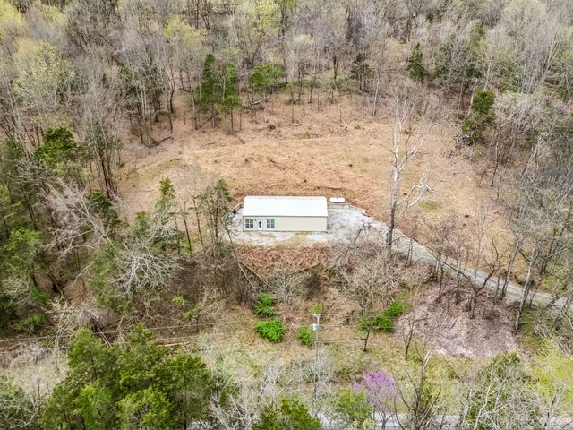 18 York Ln, Elmwood, TN 38560