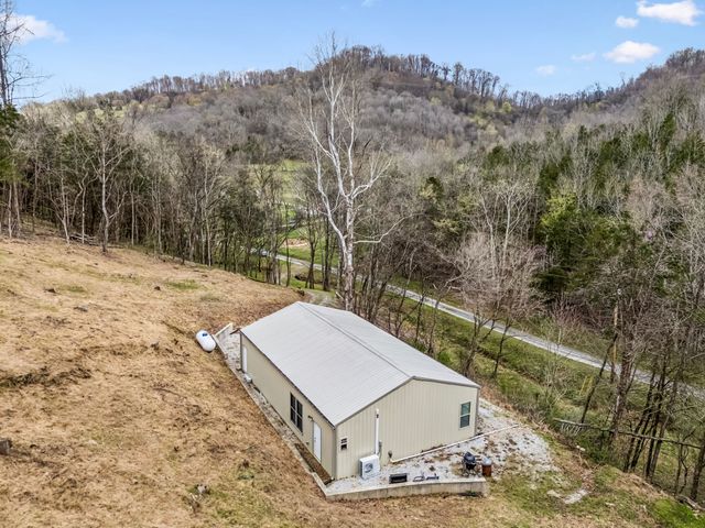 18 York Ln, Elmwood, TN 38560