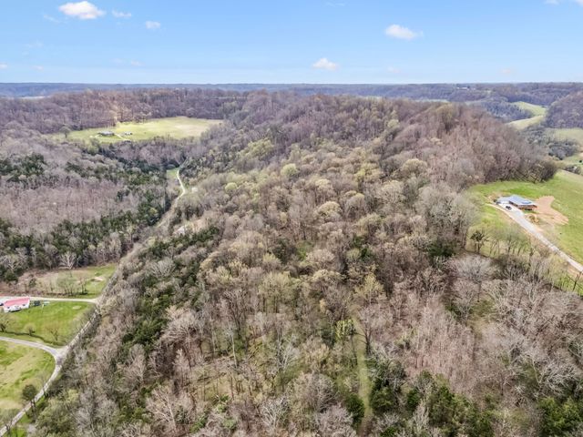 18 York Ln, Elmwood, TN 38560