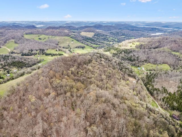 18 York Ln, Elmwood, TN 38560