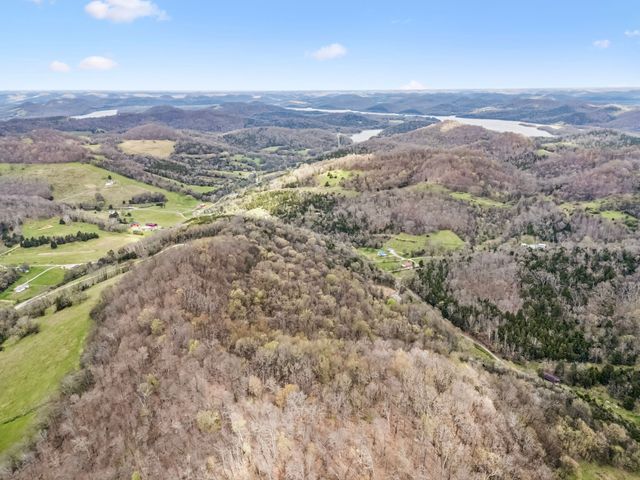 18 York Ln, Elmwood, TN 38560