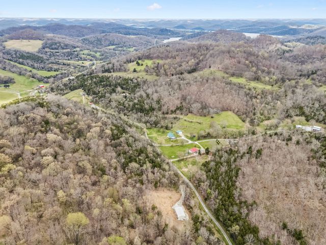 18 York Ln, Elmwood, TN 38560