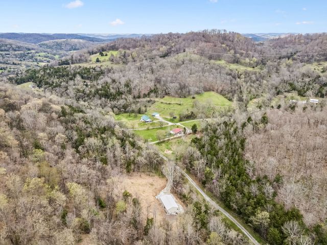 18 York Ln, Elmwood, TN 38560