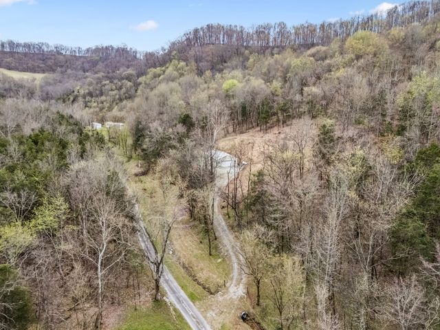 18 York Ln, Elmwood, TN 38560