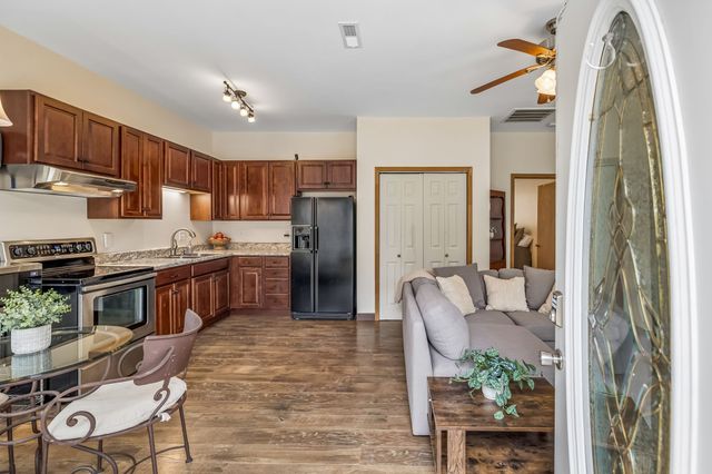 18 York Ln, Elmwood, TN 38560