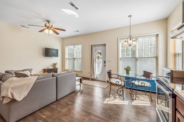 18 York Ln, Elmwood, TN 38560