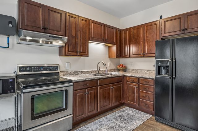 18 York Ln, Elmwood, TN 38560