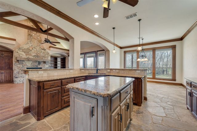 1088 SHADOW LAKES Drive, Wills Point, TX 75169