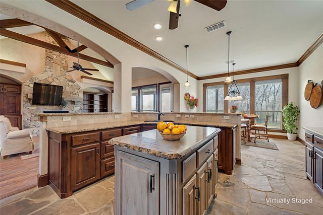 1088 SHADOW LAKES Drive, Wills Point, TX 75169