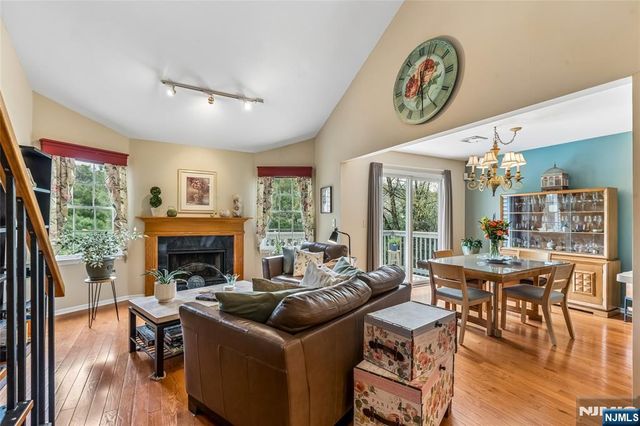 8 Quartz Lane, Paterson, NJ 07501