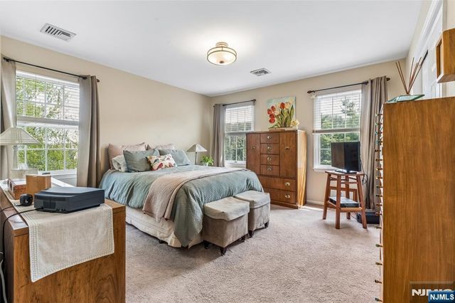 8 Quartz Lane, Paterson, NJ 07501