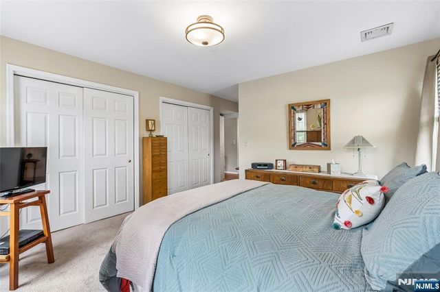 8 Quartz Lane, Paterson, NJ 07501