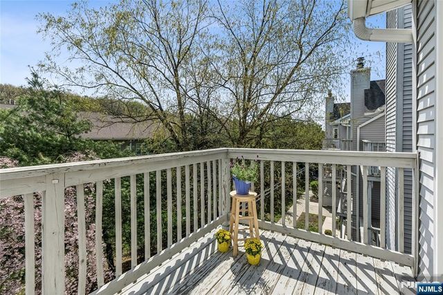 8 Quartz Lane, Paterson, NJ 07501