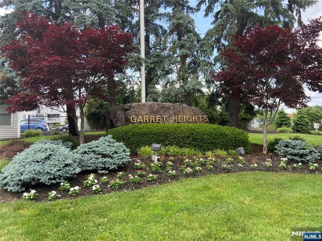 8 Quartz Lane, Paterson, NJ 07501