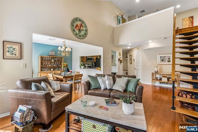 8 Quartz Lane, Paterson, NJ 07501
