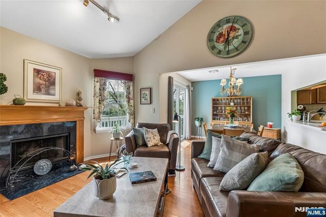 8 Quartz Lane, Paterson, NJ 07501